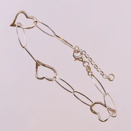 Armband med integrerade hjärtan, ca 18,5-22cm, bredd 6-12mm. GHA. 925/1000 silver Vikt: 5,1 g