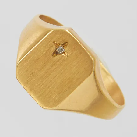 Klackring, diamant åttkantslipad 1 x ca 0,005ct, stl 19¾, bredd 2,5-12mm, repig, 18K Vikt: 3 g