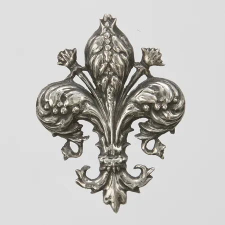 Brosch, längd ca 36mm, bredd 26,5mm, skadad nål, 800/1000 silver Vikt: 3,6 g