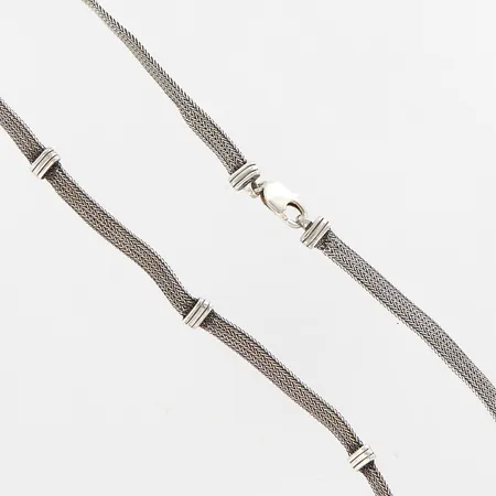 Collier, 42,5cm, bredd 6mm, skevheter, silver 925/1000.  Vikt: 17,4 g