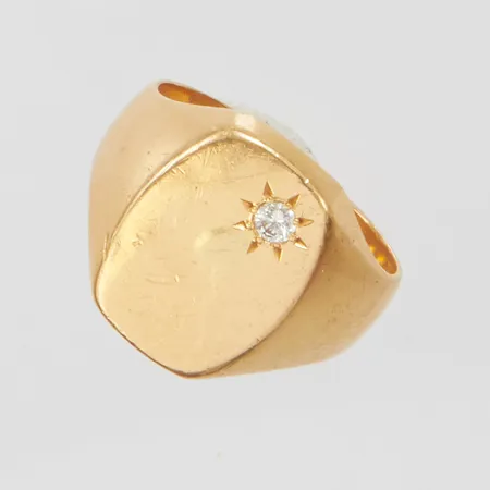 Klackring, briljantslipad diamant 1 x ca 0,08ct, stl 18½, bredd 4,5-16,5mm, smärre repor, 18K Vikt: 14,2 g