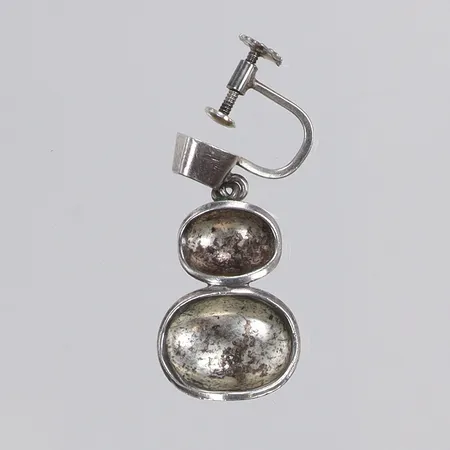 Udda Örhänge Sigurd Persson för Ateljé Stigbert längd  30mm, omkring 1900-talets mitt silver 925/100 Vikt: 4,4 g