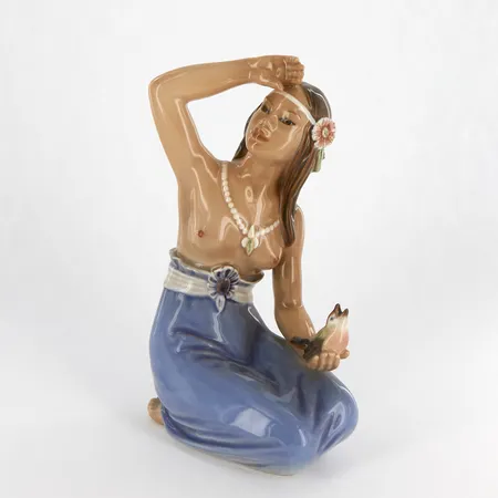 Figurin Dahl Jensen, Kvinna med Fågel, Nr: 1268, Höjd 17cm,  Skickas med paket.