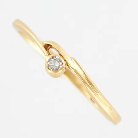 Ring med diamant 0,015ct, stl 16¼, bredd 3,5mm, 18K Vikt: 1,3 g