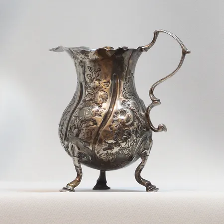 Gräddkanna höjd 9,4cm, med lagningar, tidigt 1900-tal, England, silver 925/1000 Vikt: 71,6 g