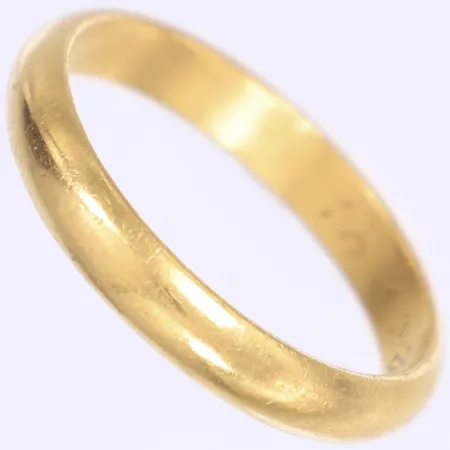 Ring, slät, stl 22, bredd 4mm, gravyr, slitage, 23K Vikt: 8 g