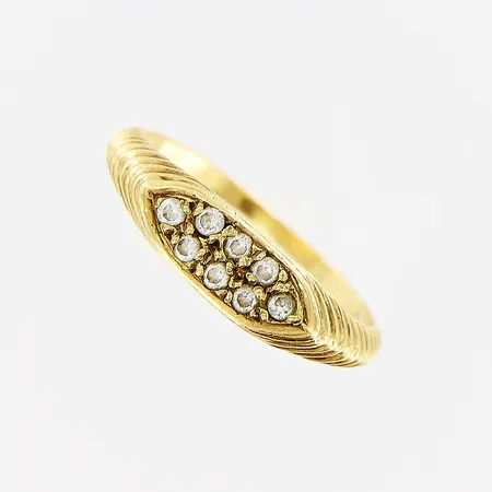 Ring, vita stenar, stl 18½, bredd 1,5-5mm, 18K Vikt: 3,4 g