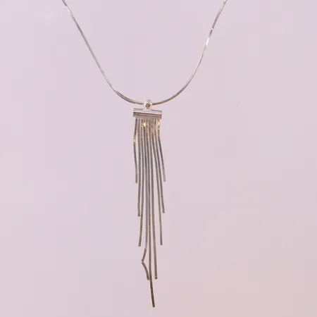Kedja med integrerat hänge, ca 42cm, 0,5x62mm, del av hänget är skadad, GHA. 925/1000 silver  Vikt: 5,2 g