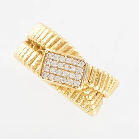 Ring med vita stenar, stl 17¾, bredd 10mm, 21K Vikt: 5,8 g