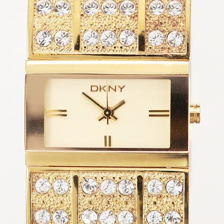 Damur DKNY, gulmetall, quartz, bredd: 28mm, längd: 16cm, stållänk med strasstenar 
