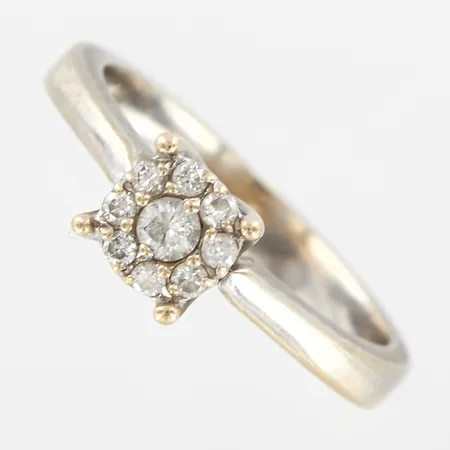 Ring med diamanter 9st ca 0,13ctv, stl 17, bredd 6mm, vitguld, i behov av rodiering, 18K Vikt: 4,5 g