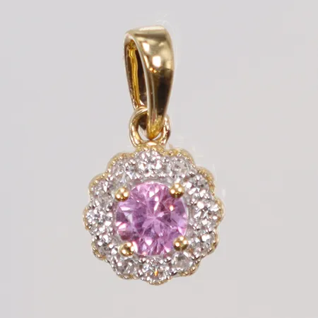 Hänge i carmosé med rosa sten samt diamanter 12xca0,005ct, 6x12mm inklusive hängöglan, GHA, 18K Vikt: 0,7 g