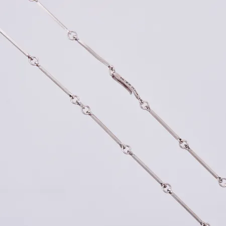 Collier, Andersson Hans B 1947, längd: ca 60cm, bredd: ca 1mm, silver 830/1000 Vikt: 11 g