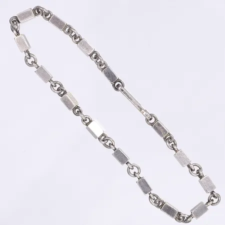 Armband, tillv. Wiwen Nilsson, Lund 1949, ring- och stavmodell, mindre modell, 19cm, bredd 3-4mm, stavarna 5x3x3mm, signatursstämpel, bruksslitage, silver 925/1000 Vikt: 9,9 g