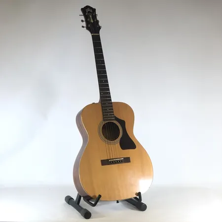 Akustisk gitarr Guild GAD-30NAT, serienummer GAD-48795, smärre slitage, i case Skickas med Bussgods eller PostNord