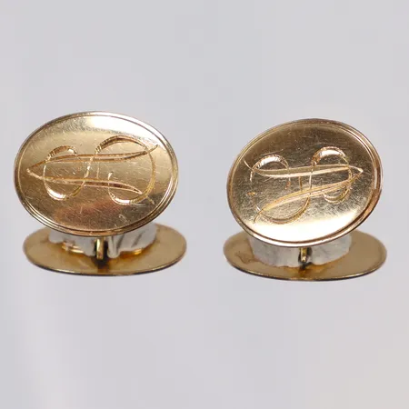 Ett par Manschettknappar, skeva, gravyr, K&EC, 18K Vikt: 7,6 g