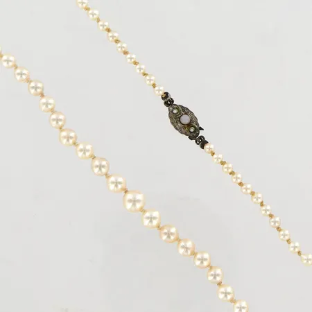 Pärlcollier, odlade pärlo, doserad 3-7mm, 54cm, silver 835/1000. Bruttovikt: 14,3gram.  Vikt: 14,3 g