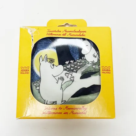 Väggfat Mumin, ca 12,5cm x 12,5cm, Arabia Finland, mötet, Tove Jansson, skadad original kartong, porslin. 