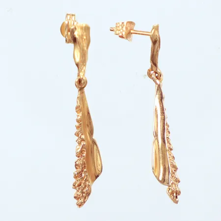 Ett par örhängen, längd 3,9cm, bredd 6,4mm, 18K Vikt: 3,2 g