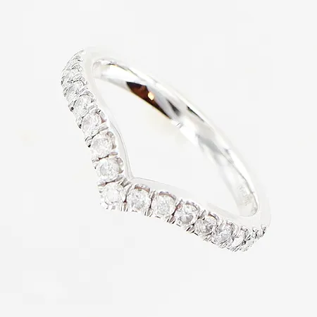 Ring, diamanter 17 x ca 0,02ct, stl 16¼, bredd 2-3mm, vitguld, GHA, etui, 18K.  Vikt: 3,3 g