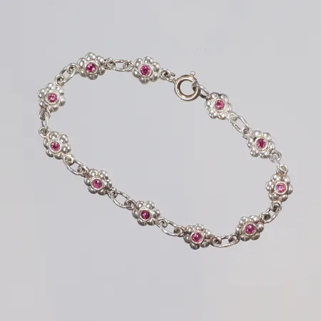 Armband i form av blommor med rosa stenar 14,5cm bredd 6mm, silver 925/1000 Vikt: 5,1 g