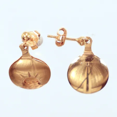 Ett par örhängen, längd 2,4cm, bredd 13,6mm, år1901, 18K  Vikt: 3,4 g