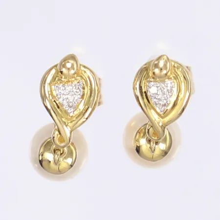 Ett par örhängen med diamanter 6x 0,01ct samt odlade sötvattenpärlor, höjd 21mm, bredd 7mm, 18K Vikt: 3,3 g