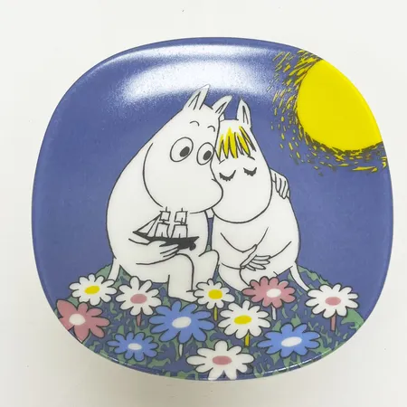 Väggfat Mumin, ca 12,5cm x 12,5cm, Arabia Finland, Månsken, Tove Jansson, porslin. 