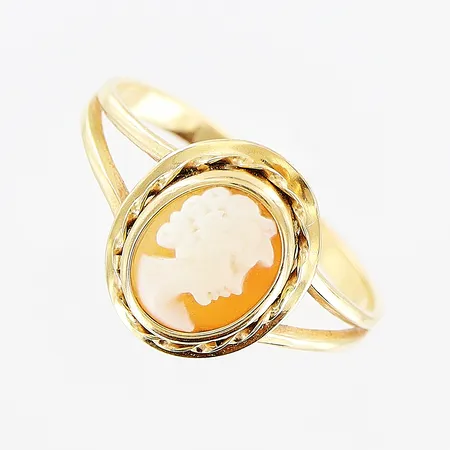 Ring, camé, stl 19, bredd 2-12,5mm, 18K.  Vikt: 2 g