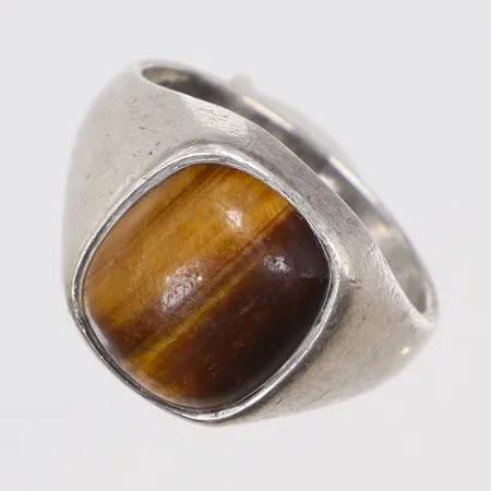 Ring med sten, troligen tigeröga stl 17 bredd 3-12mm, silver 835/1000 Vikt: 5,9 g