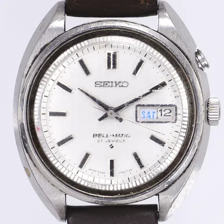 Herrur Seiko Bell-Matic, Ø38mm, automat, dag/datum, alarm, 4006-7000, 8D5241, repigt glas och boett, påtagligt slitage, tickar, alarm fungerande, veckodag till synes ej fungerande, troligt servicebehov, slitet läderband ej original