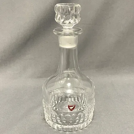 Karaff med propp, Silvia, Ingeborg Lundin, Orrefors, klarglas, höjd: ca 20,5cm, Ø9,5cm i botten, märkt D3805-821 i botten, etikättmärkt.  Skickas med postpaket.