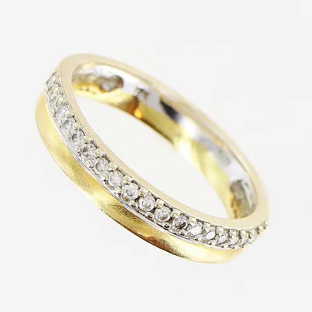 Ring, diamanter 20 x ca 0,01ct, stl 18¼, bredd 3,5mm, vit/gulguld, GHA, 18K.  Vikt: 4,1 g