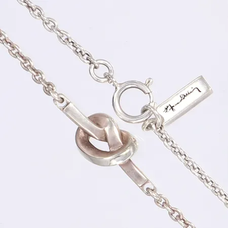Halscollier, Love Knot, Efva Attling, ställbar längd 42/45cm, bredd 2-7mm, i originalkartong, smärre bruksslitage, silver 925/1000 Vikt: 5 g