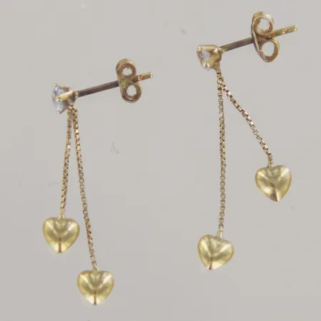 Ett par örhängen, längd 2,5 cm, 18K, obs! ena pluppen är i 14K Vikt: 0,8 g