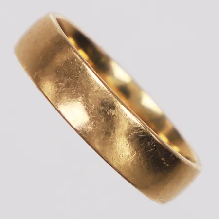 Ring, slät, stl 17¾, bredd 4,9mm, Schalins, 18K Vikt: 5,8 g
