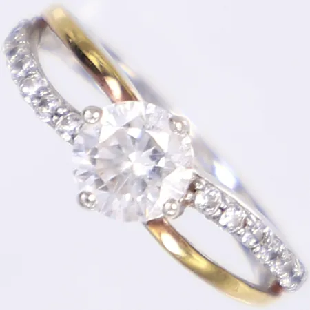 Ring med vita stenar, förgyllda detaljer, stl 16½, bredd 2-6mm, silver 925/1000 Vikt: 2,2 g