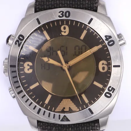 Herrur Emporio Armani, Ø42mm, quartz, digital, ref AR- 5827, tygband, viklås, påtagligt slitage, ena batteriet urladdat, inga tillbehör