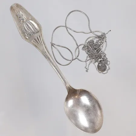 Diverse silver delvis gravyr, defekt silver 830-925/1000 Vikt: 38,9 g