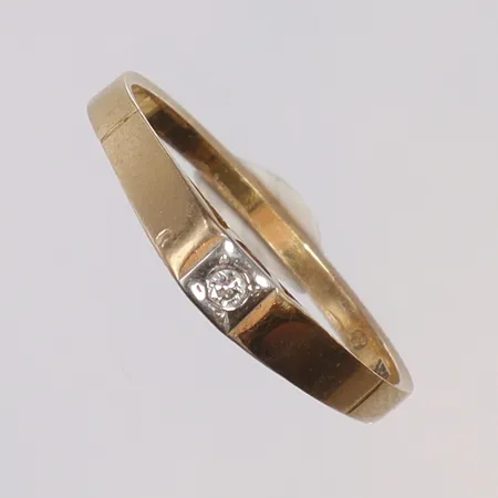 Ring med diamant 1xca0,02ct stl 17¼ bredd 2-3mm 18K Vikt: 1,5 g