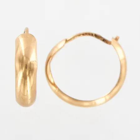 Ett par örhängen, Ø17mm, bredd 4mm, skevheter, 14K Vikt: 1,1 g