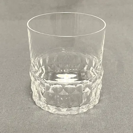 Ett spritglas, "Silvia", glas, formgivna av Ingeborg Lundin för Orrefors, höjd ca 6,5cm.  Skickas med postpaket.