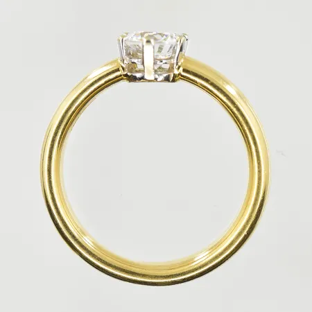 Ring med vit sten, stl 17, bredd 4-6 mm, gulguld/vitguld, 18K. Vikt: 2,6 g