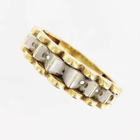 Ring, stl 19¼, bredd 3-7mm, vit/gulguld, vass kant, 18K.  Vikt: 5 g