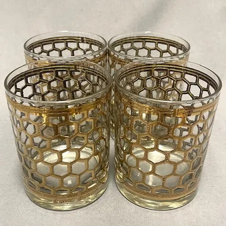 4 Glas, Wire, Georges Briard, klarglas med guldfärgade detaljer, höjd: ca 10,5cm, ett av glasen har sliten signatur Skickas med postpaket.