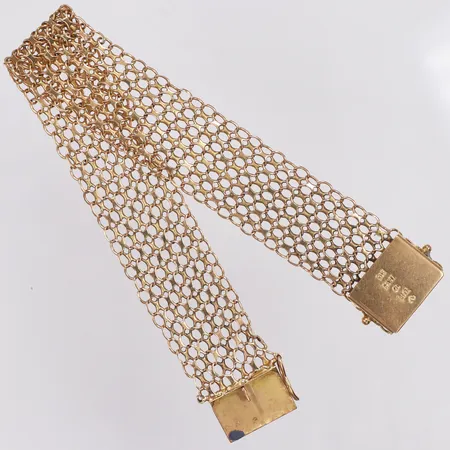 Armband, X-länk, längd cm, bredd 19mm, missfärgad, ojämnheter, skeva länkbitar, saknar en låsåtta, 18K Vikt: 18,3 g