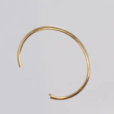 Ring slät, defekt klippt, skev 18K Vikt: 2,2 g
