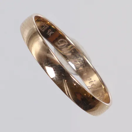 Ring, slät gravyr 9K Vikt: 1,3 g
