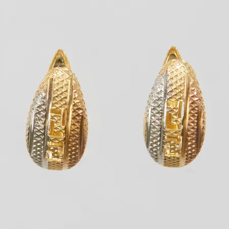 Ett par örhängen, trefärgade, längd ca 16mm, bredd 8mm, 18K Vikt: 1,9 g