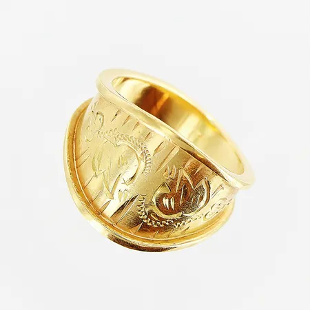 Ring, stl 16½, bredd 4-15mm, 18K.  Vikt: 6,8 g